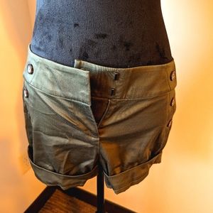 Black house white market shorts